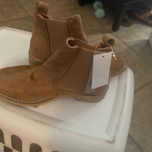 Women’s tan ankle boots - Picture 1 of 3